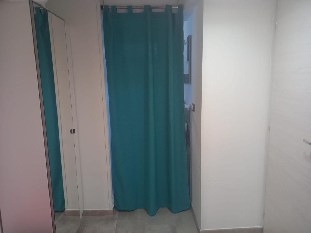 Room In Historical City Centre With Private Bathroom Catania Exterior foto