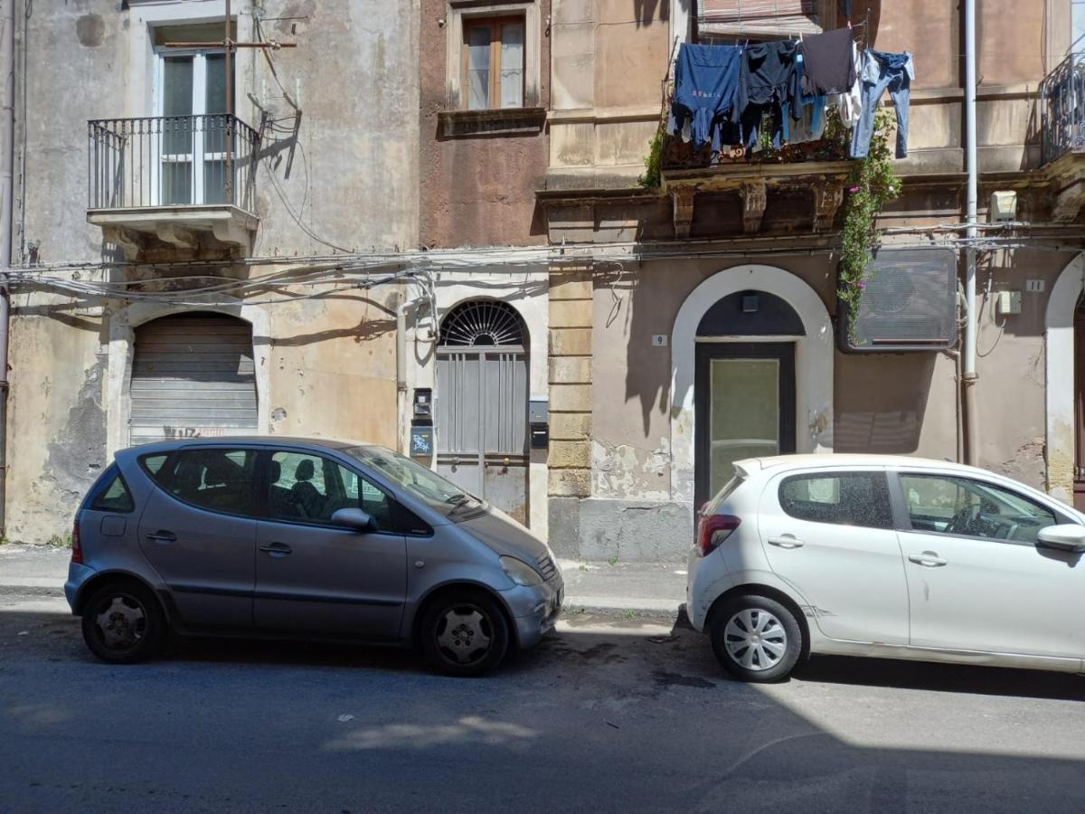 Room In Historical City Centre With Private Bathroom Catania Exterior foto