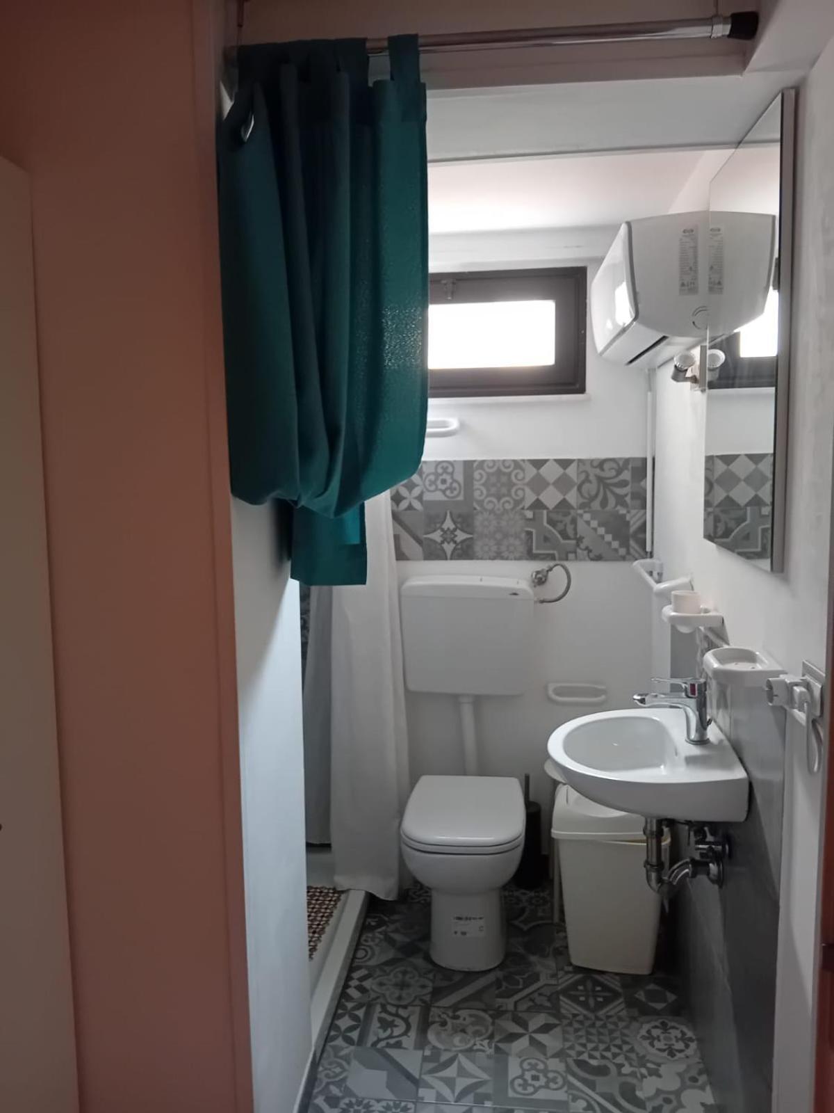 Room In Historical City Centre With Private Bathroom Catania Exterior foto